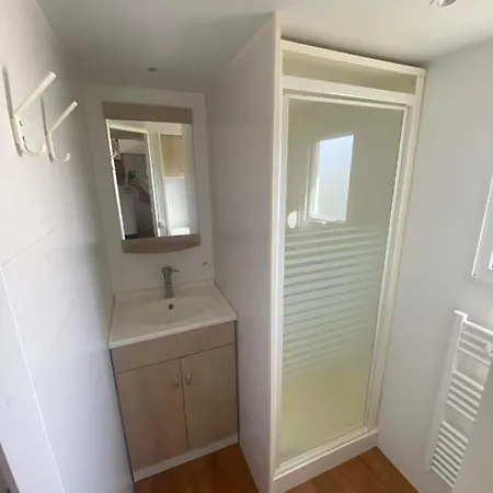 Mobil-home 4/6 Personnes , Terrasse Couverte ,piscine Chauffee . *