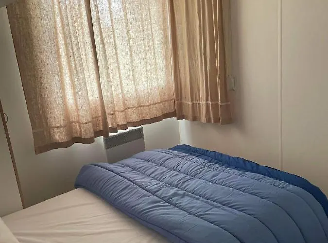 Κάμπινγκ Mobil-home 4/6 Personnes , Terrasse Couverte ,piscine Chauffee .