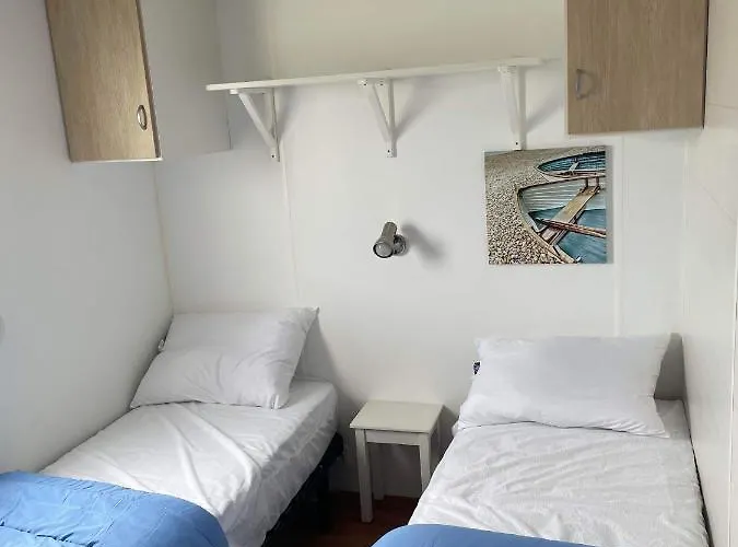 Mobil-home 4/6 Personnes , Terrasse Couverte ,piscine Chauffee . * Biville-sur-Mer